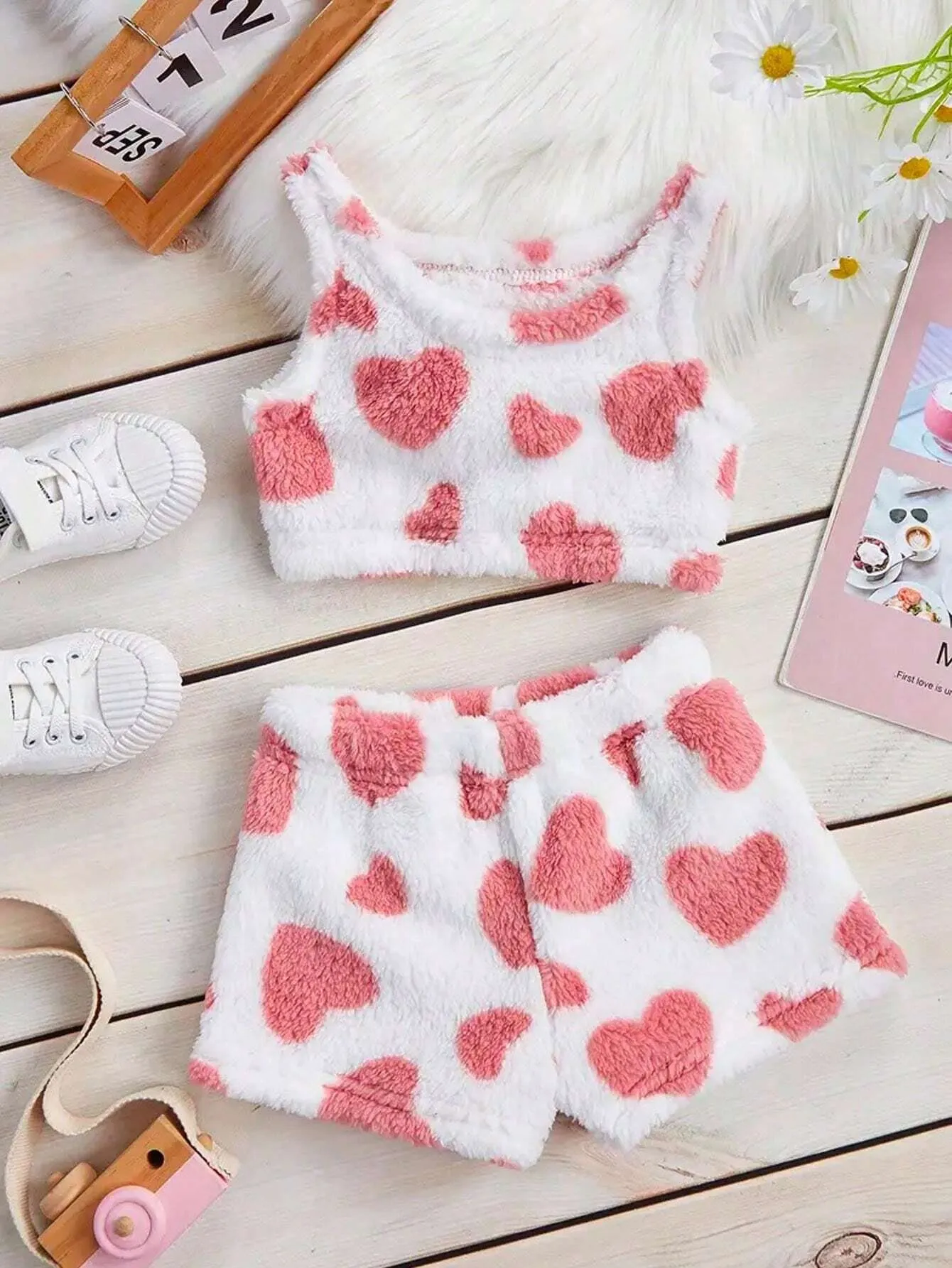 2pcs Girls Sweet Heart Printed Fleece Vest And Shorts Set, Fall & Winter