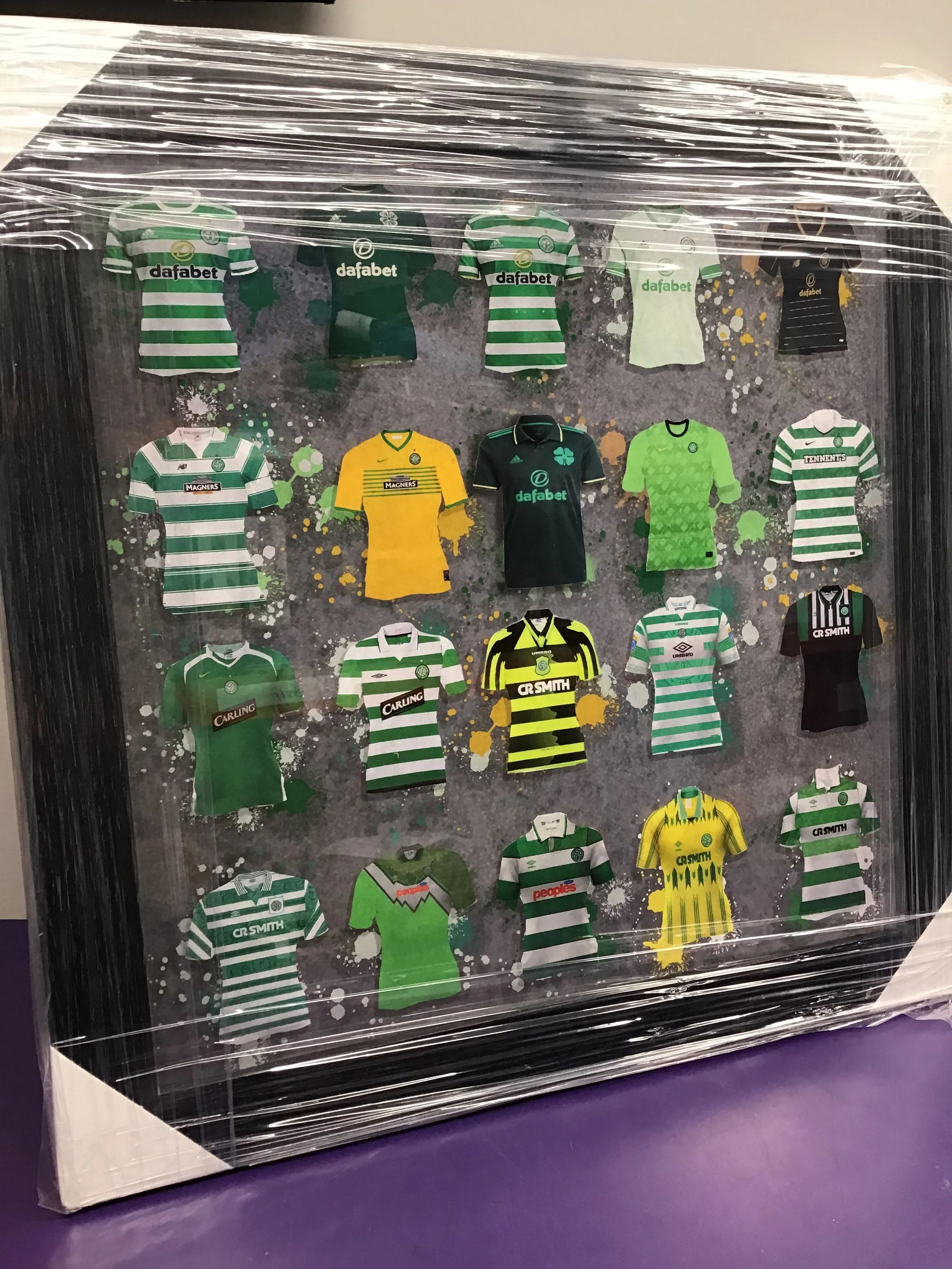 **BRAND NEW & WRAPPED** CELTIC F.C. Framed Print **CLASSIC KITS**