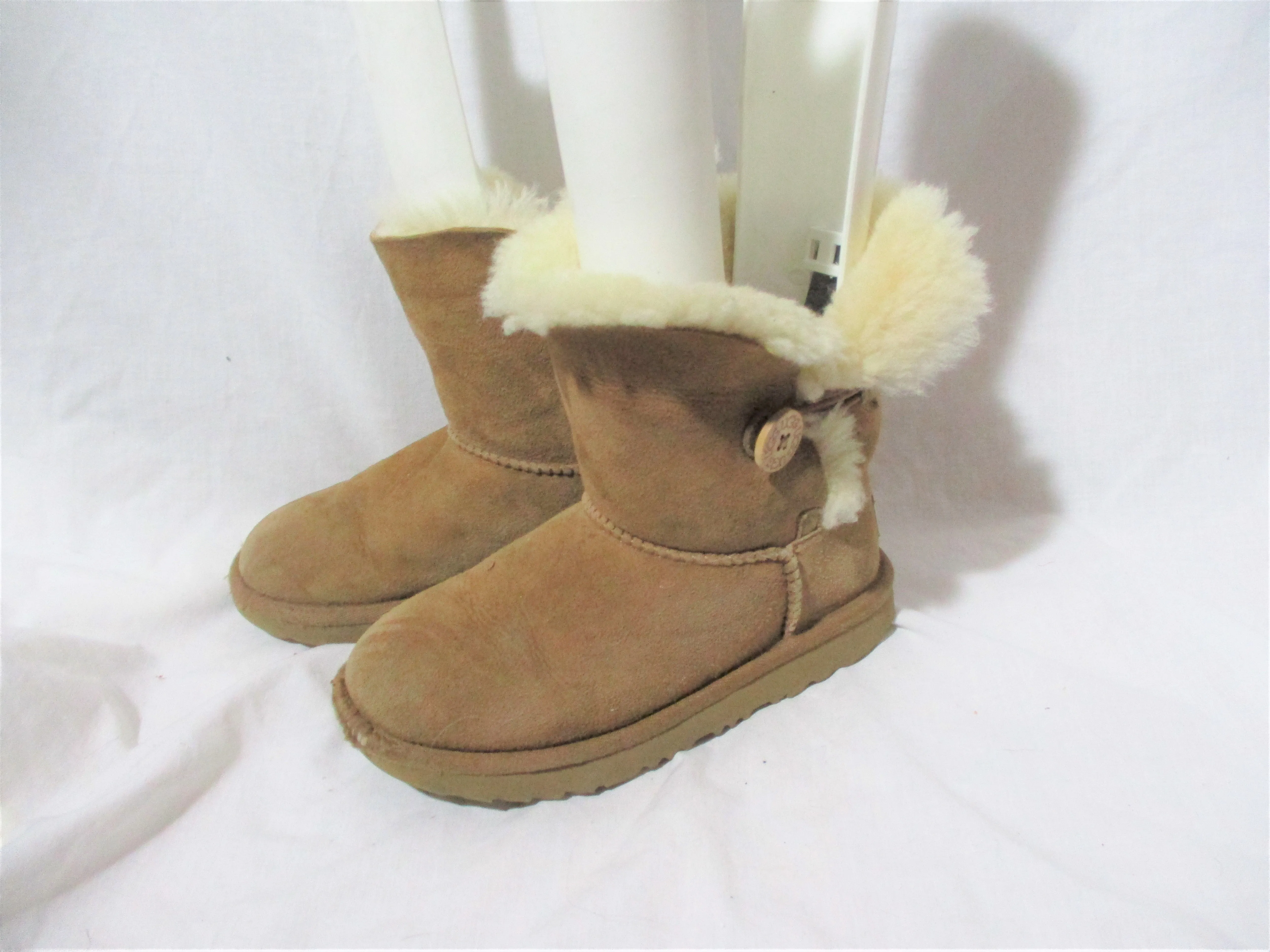 GIRLS UGG AUSTRALIA 1017400K BAILEY BUTTON Suede BOOTS Shoe 1 CHESTNUT BROWN