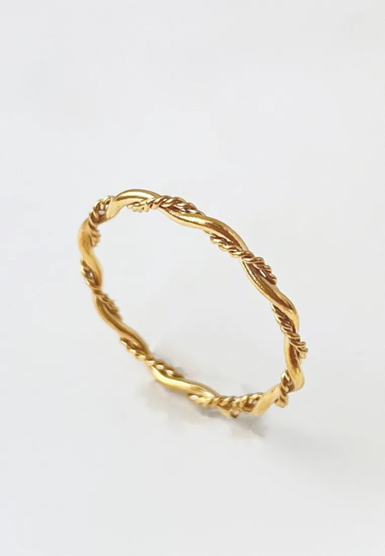 Kira Twisted Elegance Band Ring in Gold