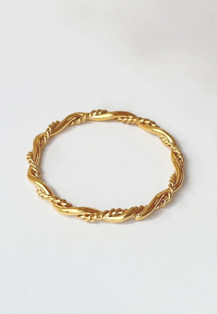 Kira Twisted Elegance Band Ring in Gold