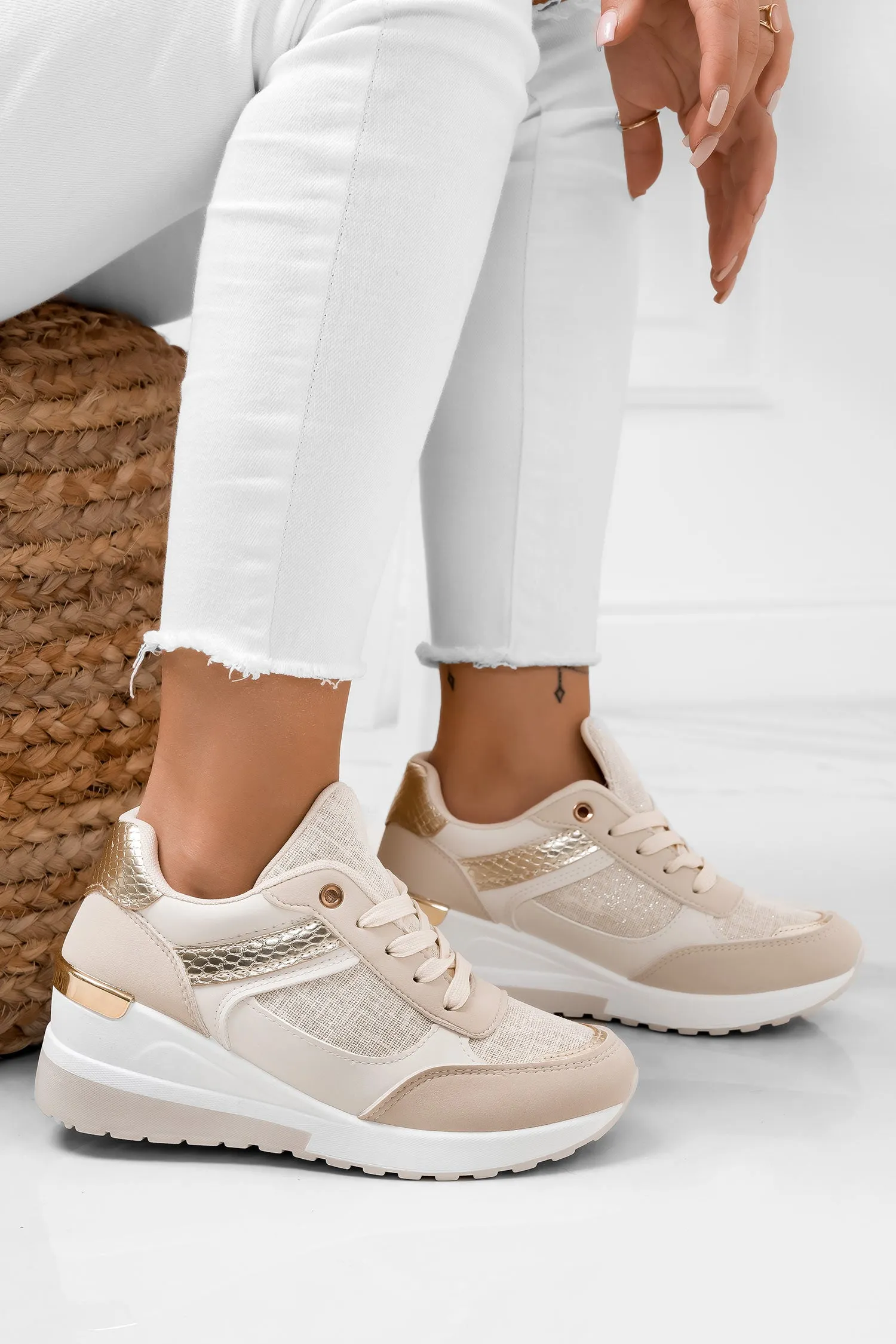 Sneakers beige e oro con zeppa